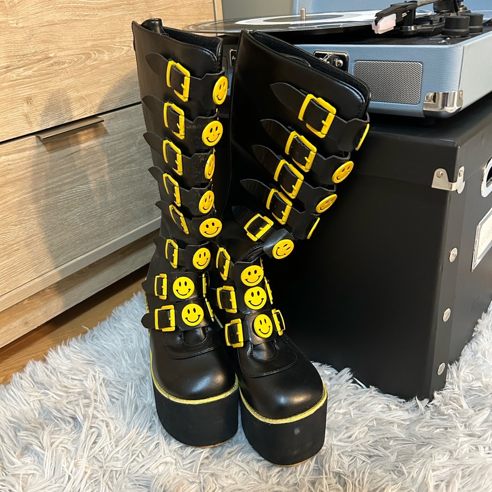 Black platforms with smiley faces